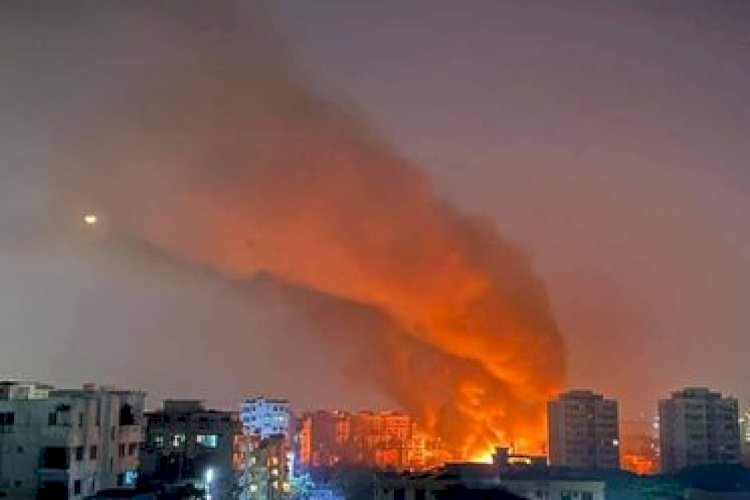 মহাখালী বস্তিতে ভয়াবহ আগুন, নিয়ন্ত্রণে ১২ ইউনিট