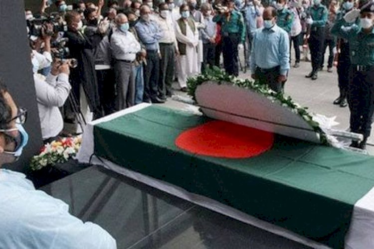বনানীতে চিরনিদ্রায় শায়িত আলী যাকের