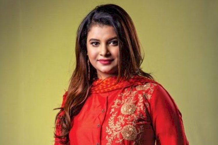 সংসার ভাঙল অভিনেত্রী শবনম ফারিয়ার