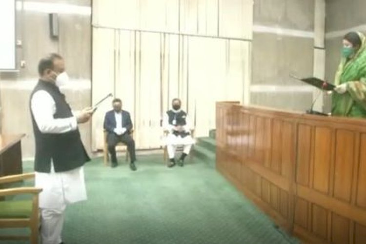 শপথ নিলেন নব-নির্বাচিত সংসদ সদস্য জয়