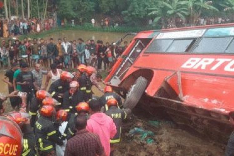 হবিগঞ্জে বাসচাপায় নারী ও শিশুসহ ৬ জন নিহত