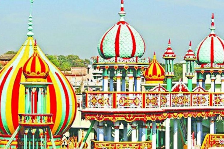 নান্দনিক স্থাপনায় টিকে আছে চট্টগ্রামের তাজ মসজিদ