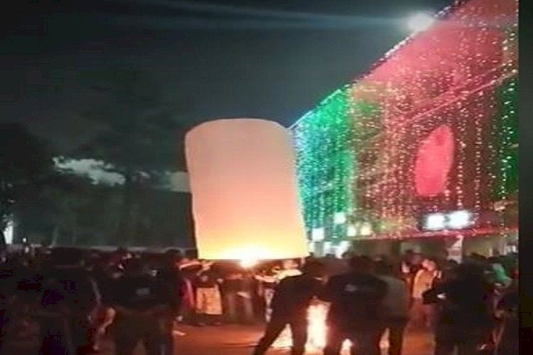 আতশবাজি ও ফানুস উড়িয়ে নতুন প্রজন্মের বিজয় দিবস উদযাপন