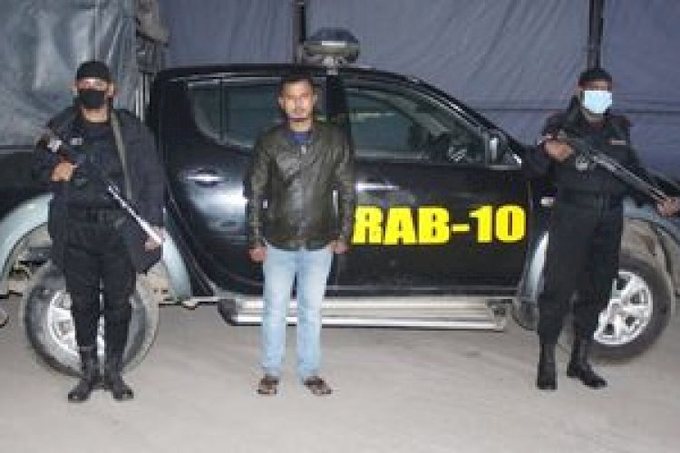ভুয়া ড্রাইভিং লাইসেন্স তৈরির সময় র্যাবের হাতে গ্রেফতার সোহেল