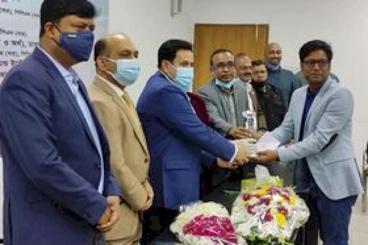 ক্রাইম রিপোর্টাররা পুলিশের আয়না