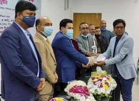 ক্রাইম রিপোর্টাররা পুলিশের আয়না
