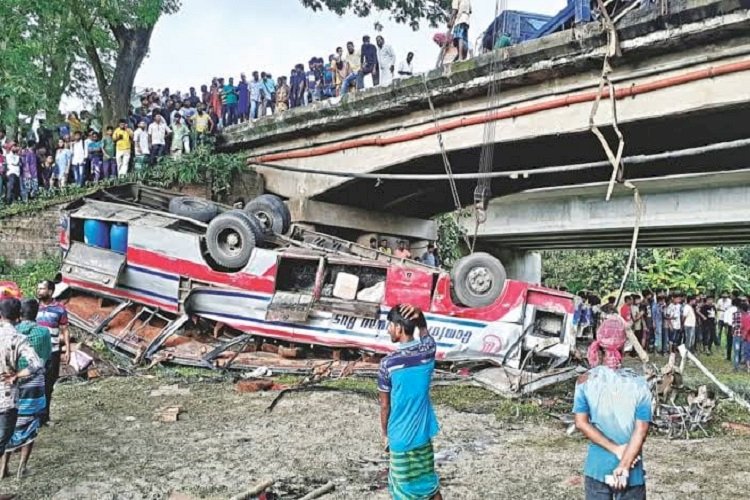 বিশে সড়কে প্রাণ গেলো ৪৯৬৯ জনের