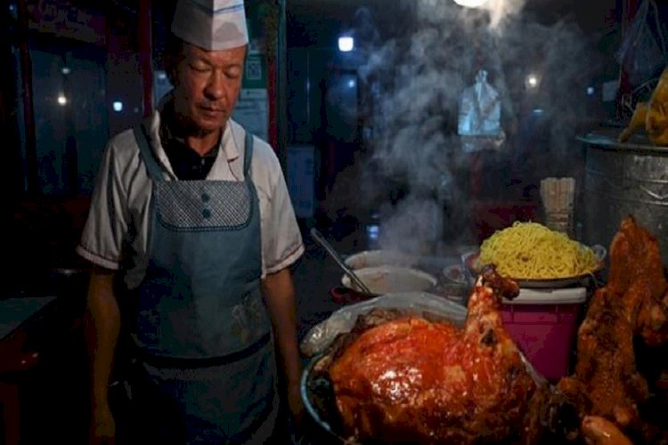 উইঘুর বন্দি শিবিরে দুই ব্যাবসায়ীর সন্ধান