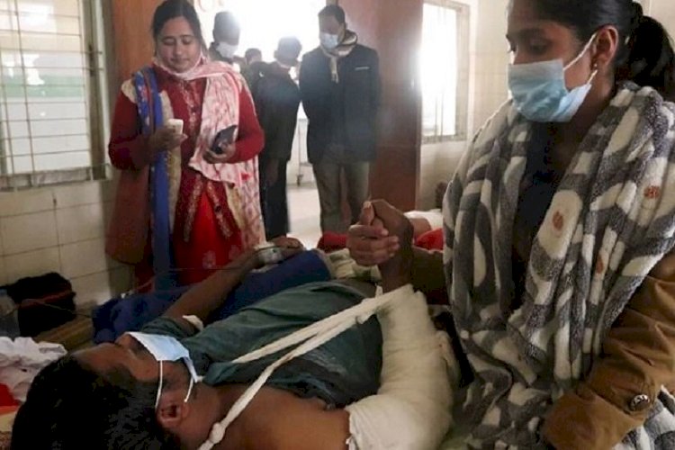 পৌরসভা নির্বাচনকে কেন্দ্র করে নৌকা প্রার্থীর ২ সমর্থককে কুপিয়ে জখম