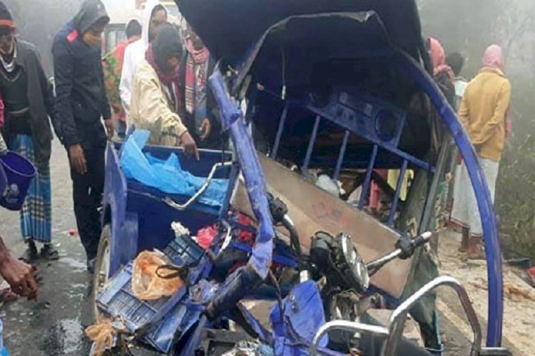 মানিকগঞ্জে বাসের ধাক্কায় নিহত ১