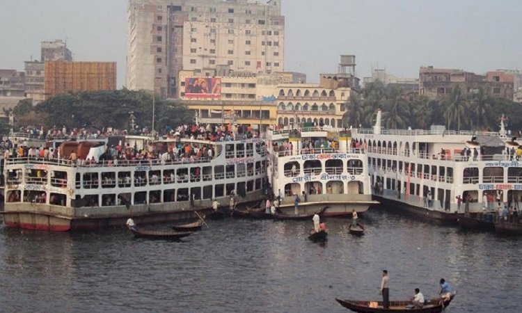পূর্ব ঘোষণা ছাড়াই লঞ্চ চলাচল বন্ধ