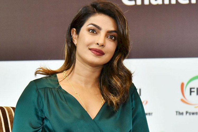 পরিচালকের পরামর্শেই প্লাস্টিক সার্জারি করেছিলেন প্রিয়াঙ্কা