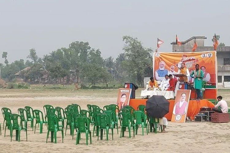 বিজেপির জনসভায় একজন দর্শক, ভিডিও ভাইরাল   