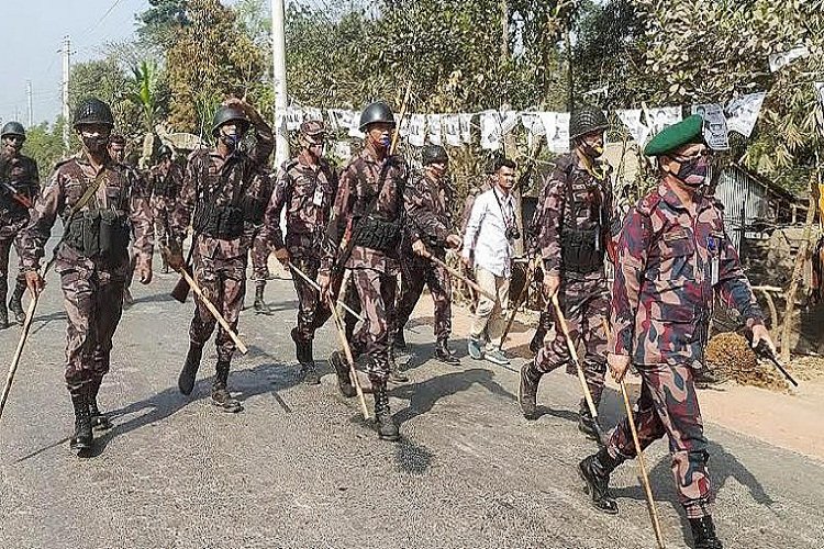 ঝিনাইদহে ভোটকেন্দ্রে ধাওয়া পাল্টাধাওয়া, আহত ৬