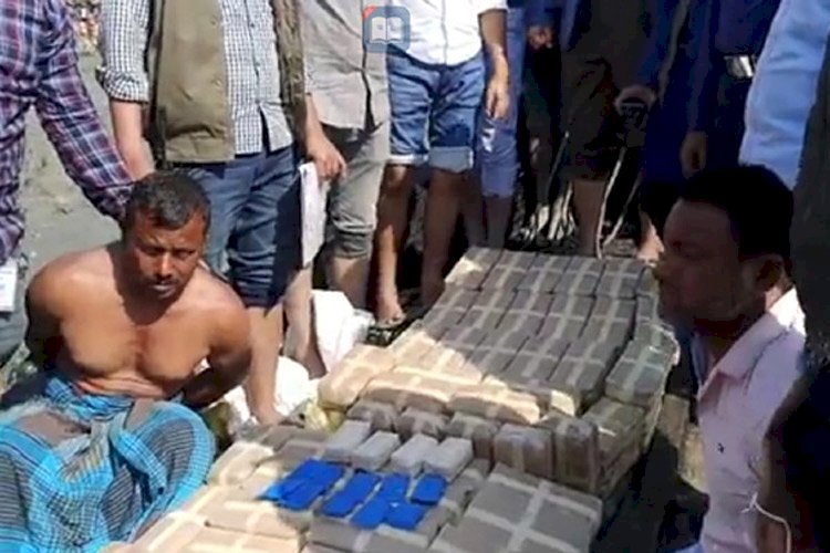 কক্সবাজারে ট্রলার থেকে ৭ বস্তা ইয়াবা উদ্ধার