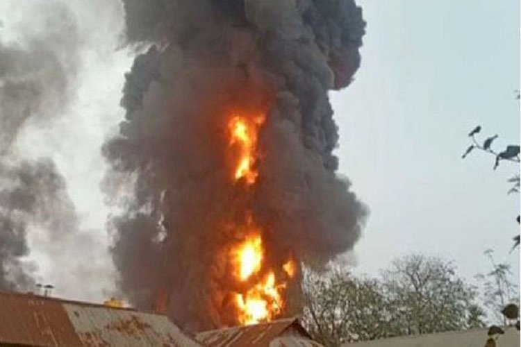 গাজীপুরে কেমিক্যাল কারখানায় আগুন