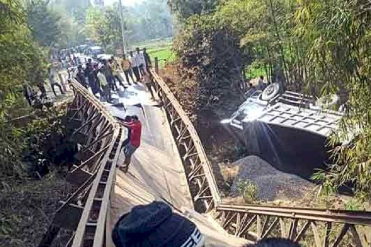বেইলি ব্রিজ ভেঙে রাঙামাটি-বান্দরবান সড়কে যোগাযোগ বন্ধ