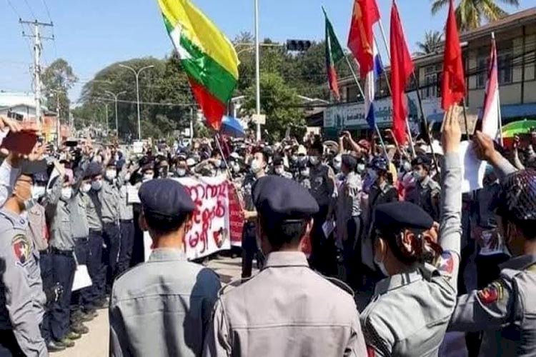 জাতিসংঘের আহ্বান : মিয়ানমারের কাছে অস্ত্র বিক্রি বন্ধ করুন