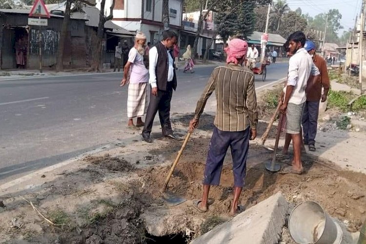 জলাবন্ধতা নিরসনে পলাশবাড়ীতে ড্রেনেজ ব্যবস্থার উন্নতি চান কর্তৃপক্ষ