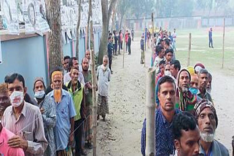 ২৯ পৌরসভায় ইভিএমে ভোটগ্রহণ চলছে
