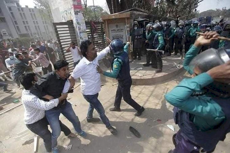 ছাত্রদল-পুলিশ সংঘর্ষ, আহত বেশ কয়েকজন