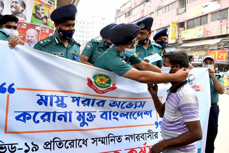 জনগণকে মাস্ক পরায় উদ্বুদ্ধ করেছে ডিএমপি