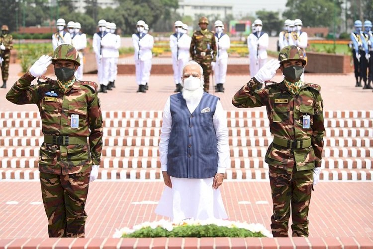 জাতীয় স্মৃতিসৌধে বীর শহীদদের প্রতি নরেদ্র মোদির শ্রদ্ধা