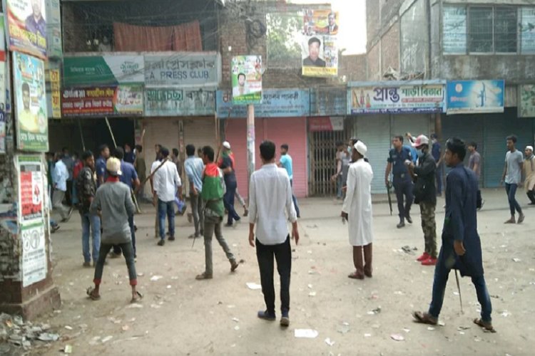 সরাইলে শহীদ মিনারে ফুল দেয়া নিয়ে বিএনপির দুই পক্ষের সংঘর্ষ