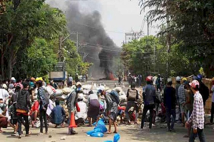 মিয়ানমারে শেষ কৃত্যানুষ্ঠানে গুলি