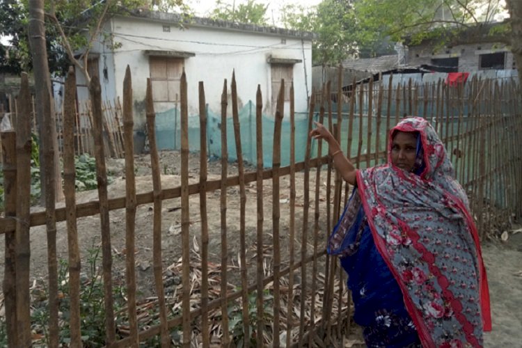 নিজ বাড়ী নিয়ে অসহায় প্রবাসীর স্ত্রী ও মেয়ে