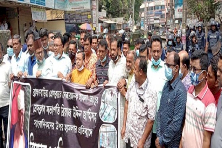 ব্রাহ্মণবাড়িয়ায় মানববন্ধন, হেফাজতের সকল সংবাদ বর্জনের ঘোষণা