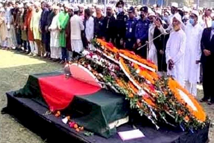 সিরাজগঞ্জের উল্লাপাড়ায় এইচ টি ইমামের জানাজা অনুষ্ঠিত