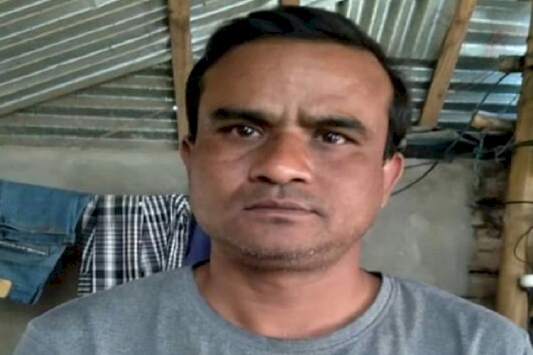 দাদন ব্যবসায়ীর হাত থেকে বাঁচতে চায় প্রভাত