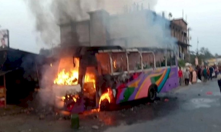 কুমিল্লায় বাসে অগ্নিকাণ্ডের ঘটনায় এক জনের অবস্থা আশংকাজনক