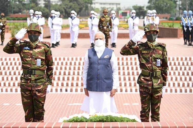 জাতীয় স্মৃতিসৌধে বীর শহীদদের প্রতি নরেদ্র মোদির শ্রদ্ধা