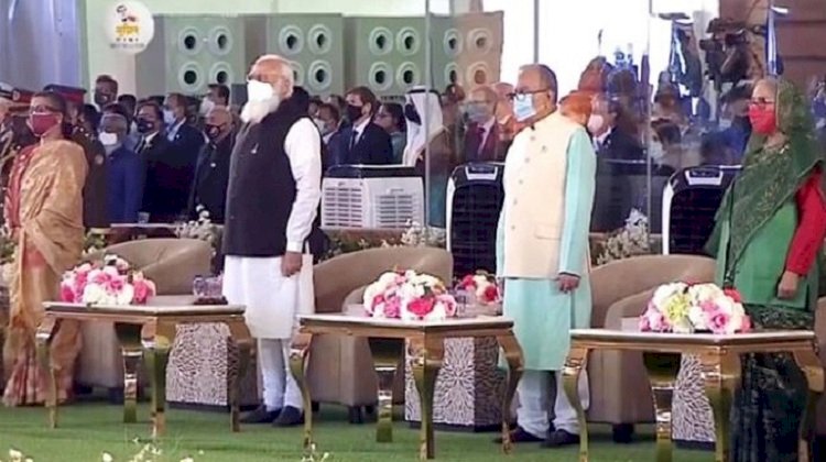 প্যারেড গ্রাউন্ডের মঞ্চে মোদি