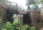 সেতু ভেঙে খাদে বালুবোঝাই ট্রাক