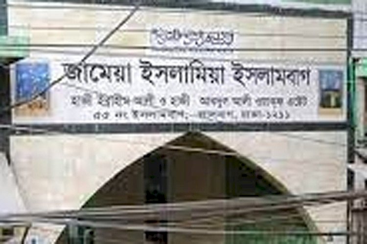 মাদ্রাসায় তল্লাশি : শতাধিক চাকু উদ্ধার দাবি