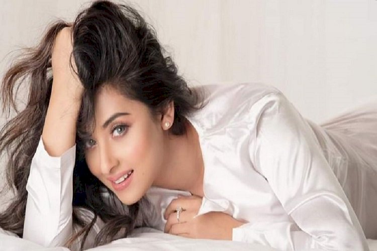 শাকিব খান ছাড়াই ঈদে বুবলি