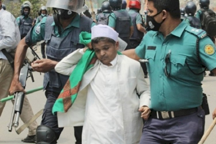 মাদানীর মাদ্রাসায় তালা