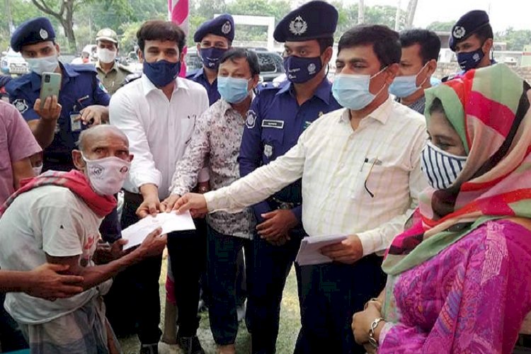 ফুলতলায় প্রধানমন্ত্রীর শুভেচ্ছা উপহার প্রদান