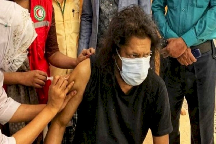 দ্বিতীয় ডোজ নিলেন ‘নগর বাউল’ জেমস