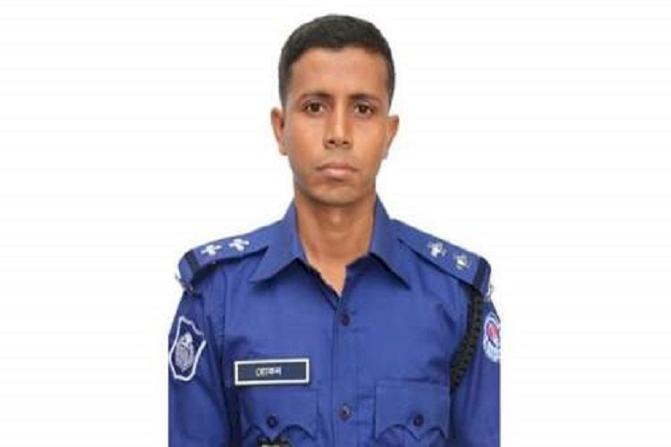 সিঁড়ির রডে ঝুলছিলো এসআই’র মরদেহ