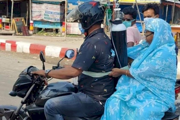 পিঠে অক্সিজেন বেঁধে স্ত্রীকে নিয়ে গেলেন হাসপাতালে
