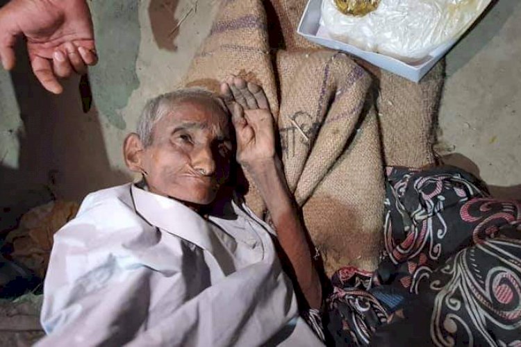 নিখোঁজ ৯০ বছরের বৃদ্ধাকে সন্তানদের কাছে পৌঁছে দিলো পুলিশ