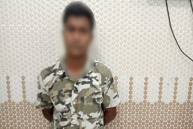 তুলে নিয়ে নগ্ন ছবি ধারণ