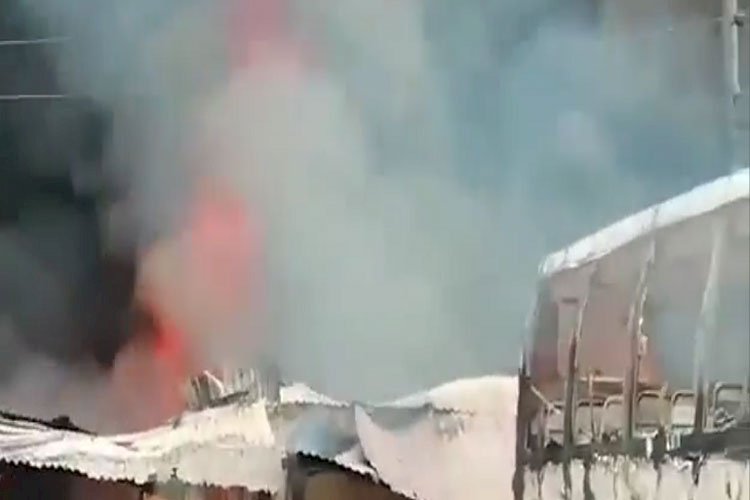 নবাবগঞ্জের বান্দুরা বাজারের আগুন নিয়ন্ত্রণে