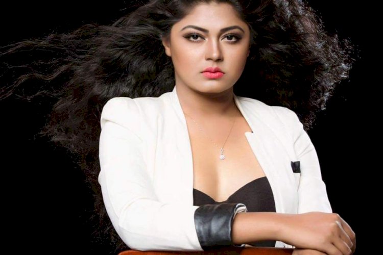 মফস্বলের মেয়ে আজব শহরে ১০ বছর!
