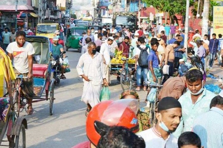 সংক্রমণ বাড়লেও স্বাস্থ্যবিধি মানতে অনীহা; ভয়াবহ পরিণতির আশঙ্কা!