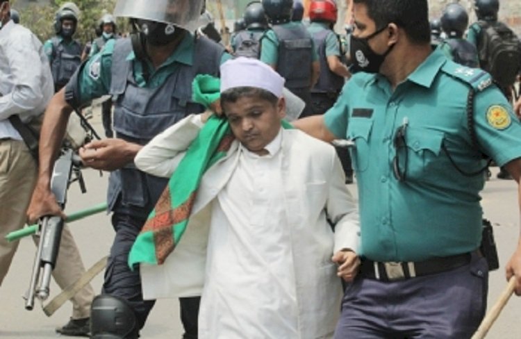 মাদানীর মাদ্রাসায় তালা